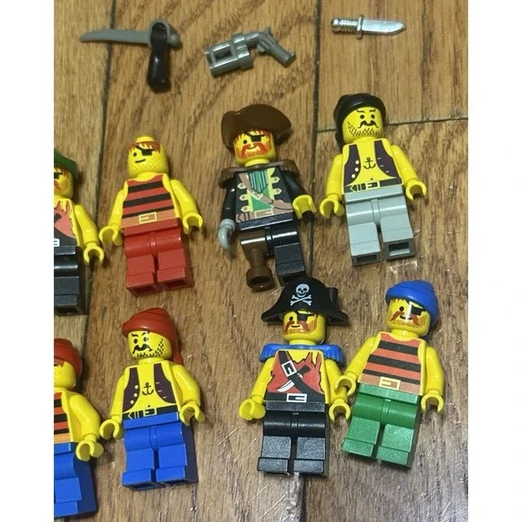 LEGO lot of 8 vintage Pirate minifigures, Imperial. Mixed Lot - Picture 3 of 6